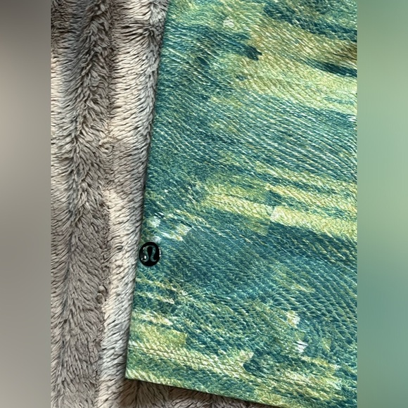 Lululemon Channel Cross Swim Short *7" Size Small - Picture 7 of 8